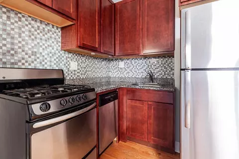 n pine grove ave, Chicago, IL 60613