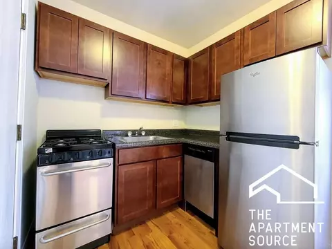 821 W Cornelia Ave #212, Chicago, IL 60657