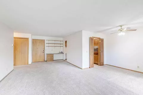 240 Central Ave N, Wayzata, MN 55391