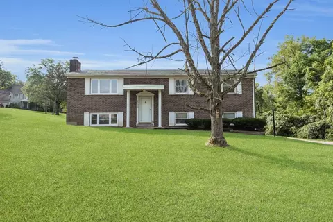 2700 Queenswood Dr, Cincinnati, OH 45211