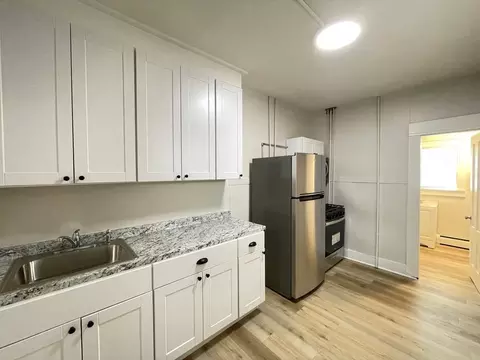 49 Pennacook St #1, Manchester, NH 03104