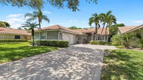 5361 Grande Palm Cir, Delray Beach, FL 33484