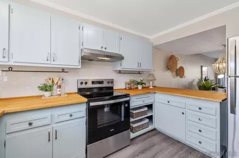 4264 Loma Riviera Ln, San Diego, CA 92110