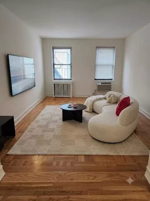 235 E 46th St #5E, New York, NY 10017
