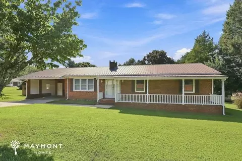 1404 Cedar Dr, Thomasville, NC 27360