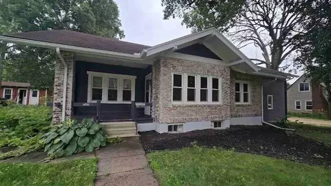 2122 California St, Cedar Falls, IA 50613