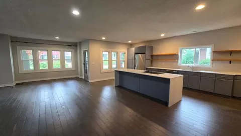 2122 California St, Cedar Falls, IA 50613