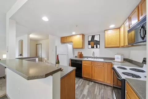 608 39th Ave SW, Puyallup, WA 98373