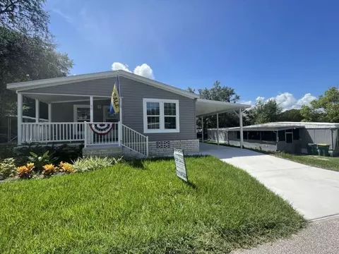 90 Barry Ct, Mount Dora, FL 32757