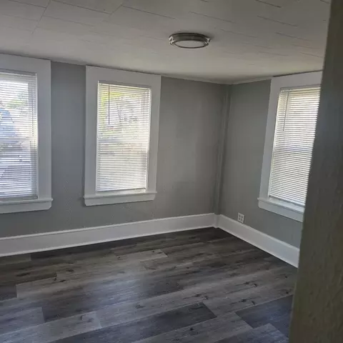 372 Amherst St, Manchester, NH 03104