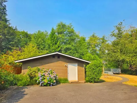 8727 128th Ave NE, Kirkland, WA 98033