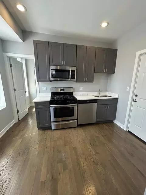 3210 S May St #2F, Chicago, IL 60608