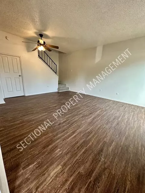 715719 N Center St #715-1, Arlington, TX 76011