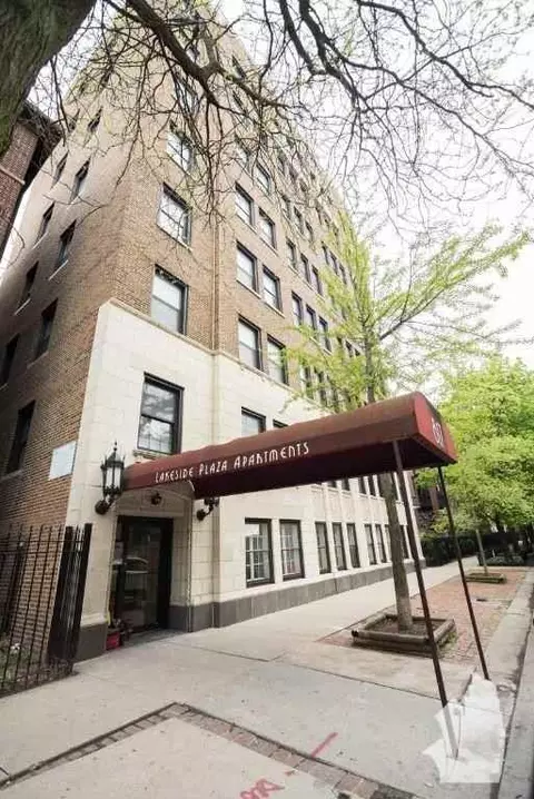 817 W Lakeside Pl #708, Chicago, IL 60640
