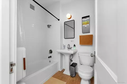 4862 N Ashland Ave #3E, Chicago, IL 60640