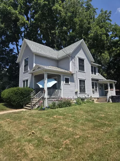 532 Eisenhower Ave #UPPER, Janesville, WI 53545