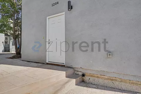 1204 W 50th St, Los Angeles, CA 90037