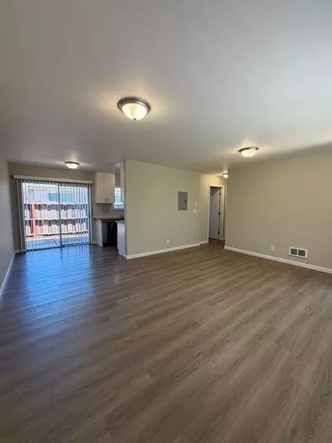 300 Warren Ave #02, San Leandro, CA 94577