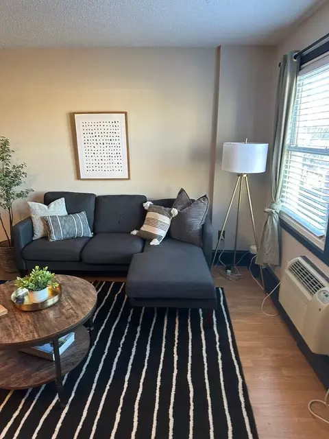 2536 Dupont Ave S #304, Minneapolis, MN 55405