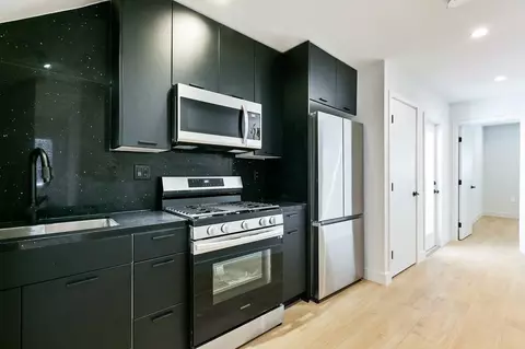 345 Heliotrope Dr, Los Angeles, CA 90004