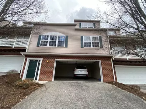 470 Tall Oak Blvd, Christiansburg, VA 24073