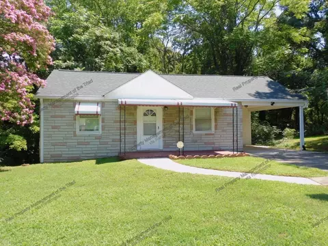 2807 Konnoak Dr, Winston Salem, NC 27127