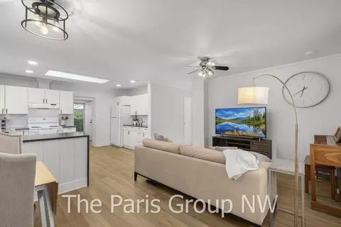 2303 NE 7th St, Renton, WA 98056