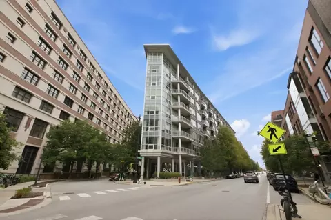 845 N Kingsbury St #514, Chicago, IL 60610