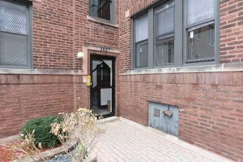 3827 N Fremont St #1E, Chicago, IL 60613