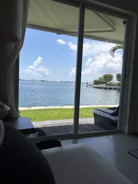 2700 NE 135th St #1, North Miami, FL 33181