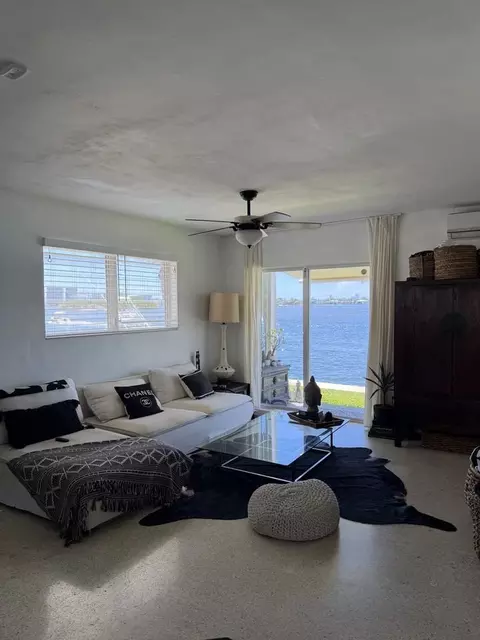 2700 NE 135th St #1, North Miami, FL 33181