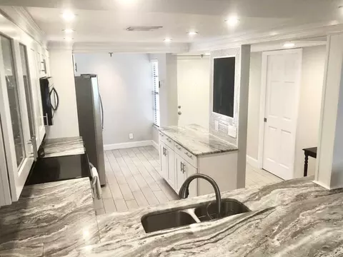 21 Royal Palm Way #201, Boca Raton, FL 33432