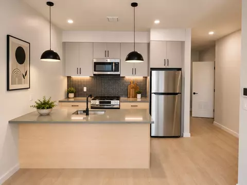 74 Webster St #2CC, Newark, NJ 07104