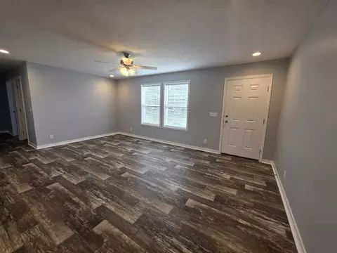 3692 Chestnut St #913, Clarkston, MI 48348