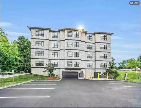 11 Cushing Pl #204, Chelmsford, MA 01824