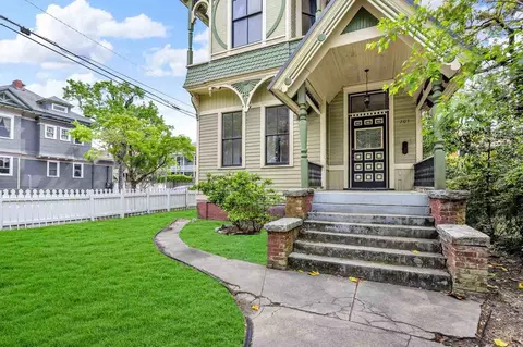 201 W 37th St, Savannah, GA 31401