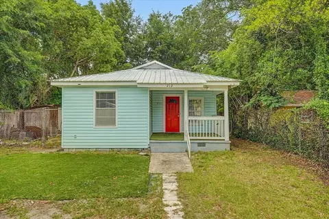 212 W 58th St, Savannah, GA 31405