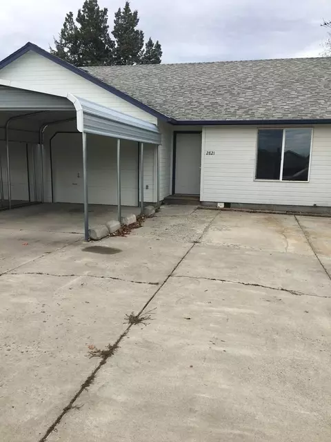 2821 SW 28th St, Redmond, OR 97756