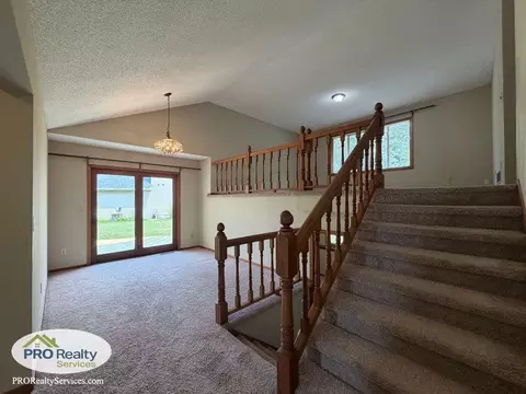 5642 Royal Oaks Dr, Arden Hills, MN 55126