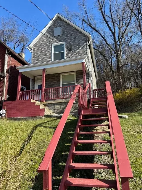 208 Rolfe St, Pittsburgh, PA 15221