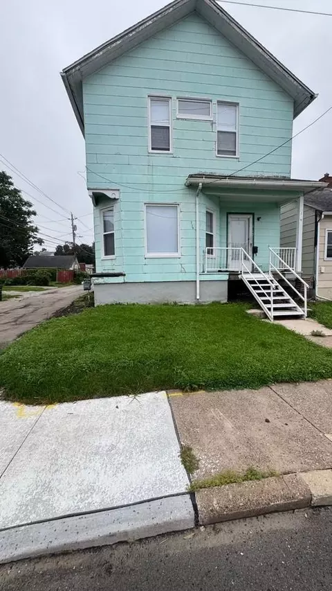 219 W 15th St, Davenport, IA 52803