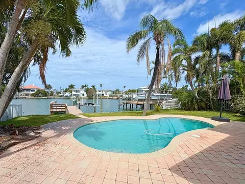 10128 Yacht Club Dr, Treasure Island, FL 33706