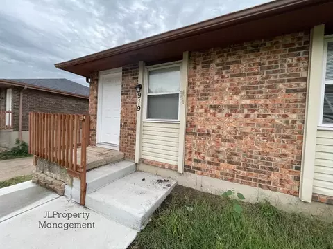 921 SW Kingscross Rd #921, Blue Springs, MO 64014