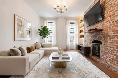 318 W 36th St #5A, New York, NY 10018