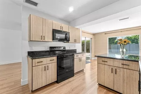 4238 Magnolia St, Palm Beach Gardens, FL 33418