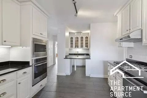 3240 N Lake Shore Dr #10B, Chicago, IL 60657