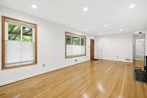 110 Devon Ct, Silver Spring, MD 20910 photo 3