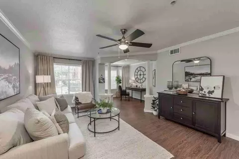 2100 Bering Dr, Houston, TX 77057