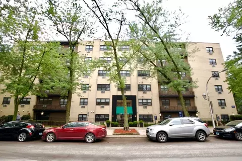 445 W Barry Ave #321, Chicago, IL 60657