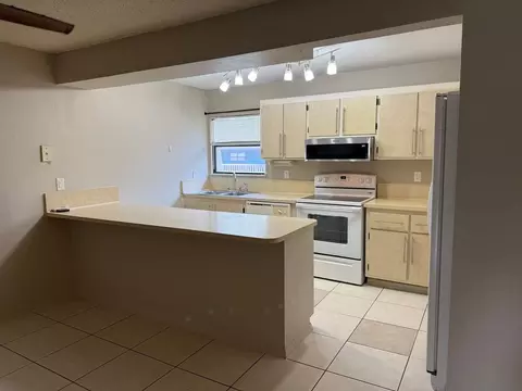 2811 SW Archer Rd, Gainesville, FL 32608